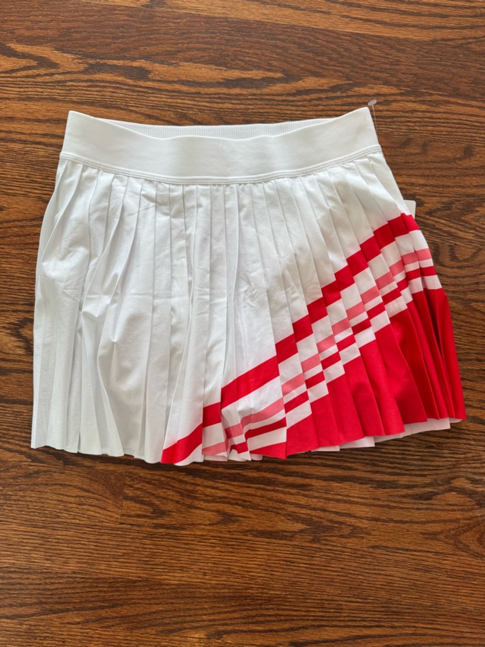 Women’s White and Red Pleated Tennise Skirt - Picture 4 of 4